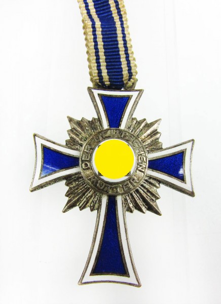 Ehrenkreuz der deutschen Mutter in Silber am Band