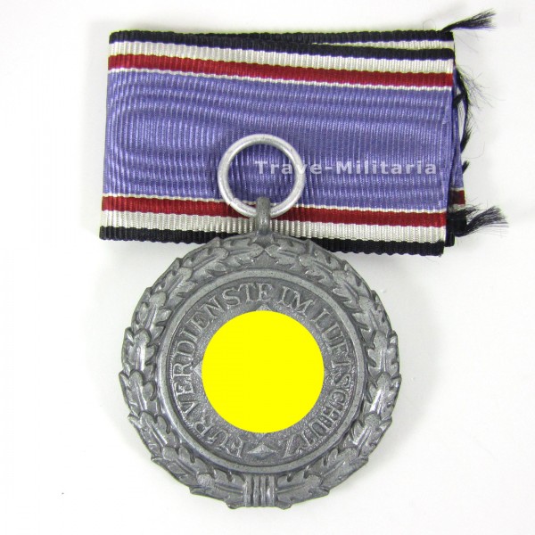 Luftschutz-Ehrenzeichen 2. Stufe mit Band